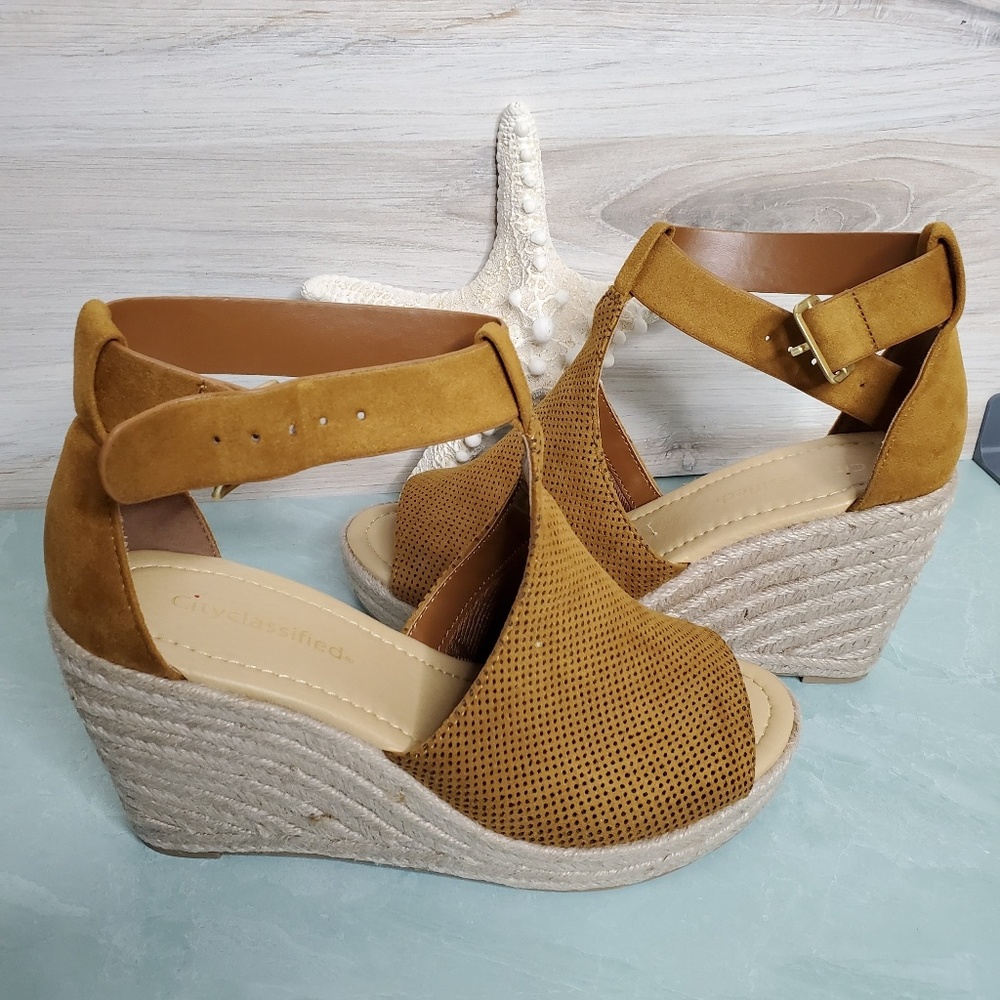 NEW Perforated Espadrille Platform Wedge Sandals - Picture 2 of 8